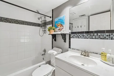 3841 S Lake Drive Tampa FL 33614