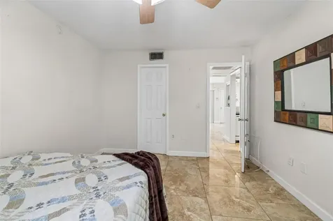 3841 S Lake Drive Tampa FL 33614