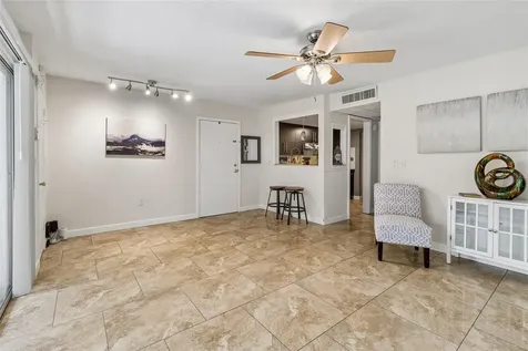 3841 S Lake Drive Tampa FL 33614