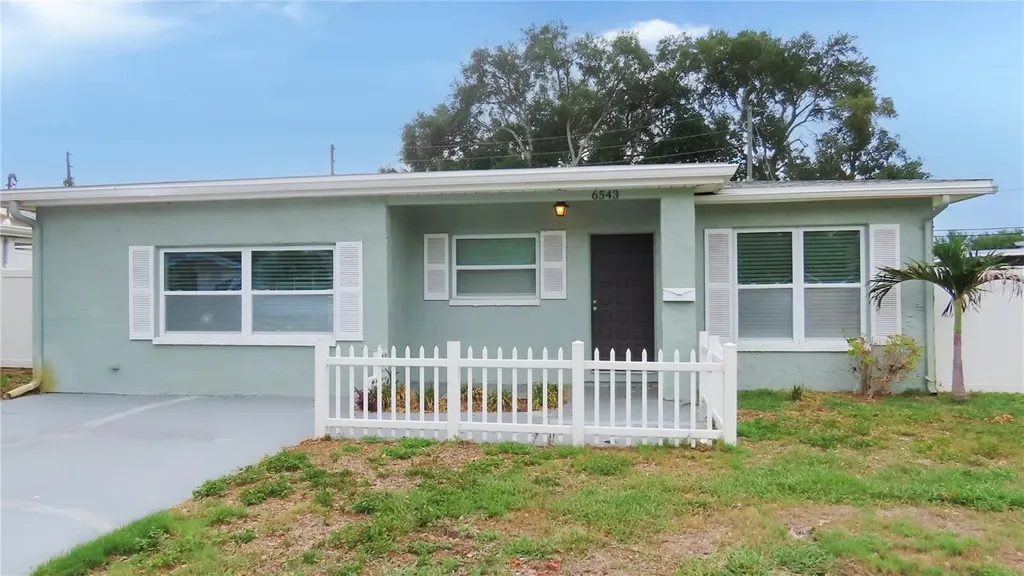 6543 34th Terrace N St Petersburg FL 33710