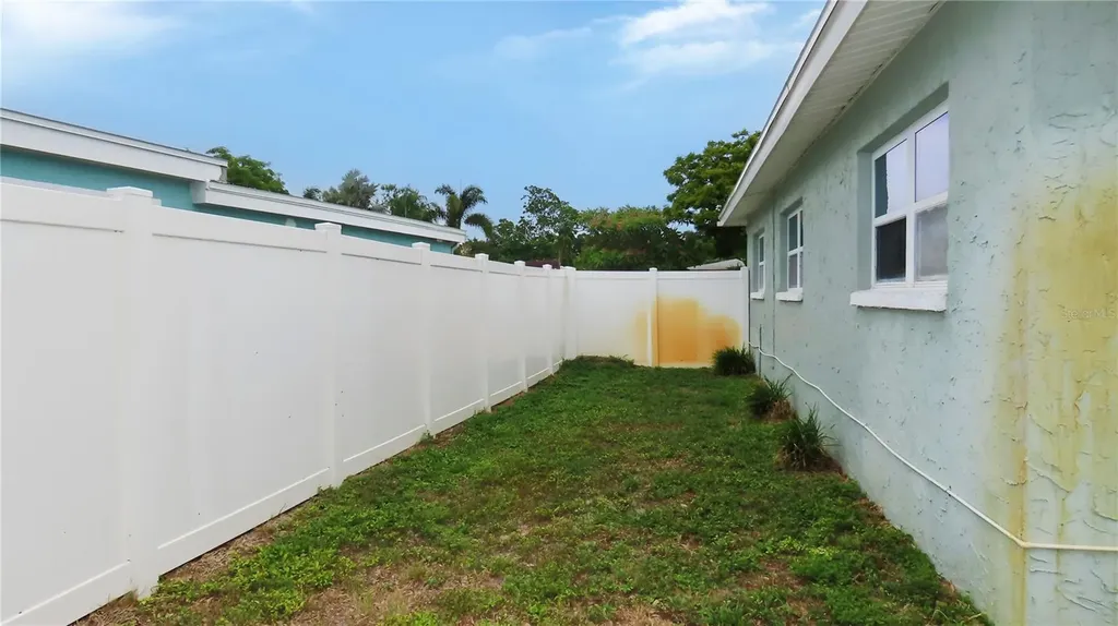 6543 34th Terrace N St Petersburg FL 33710