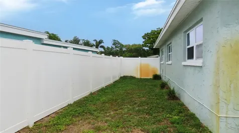 6543 34th Terrace N St Petersburg FL 33710