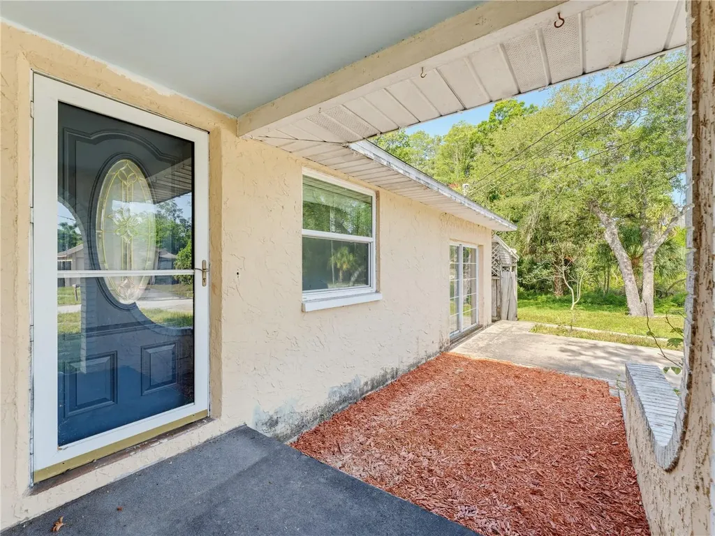 1116 E Oakwood Street Tarpon Springs FL 34689