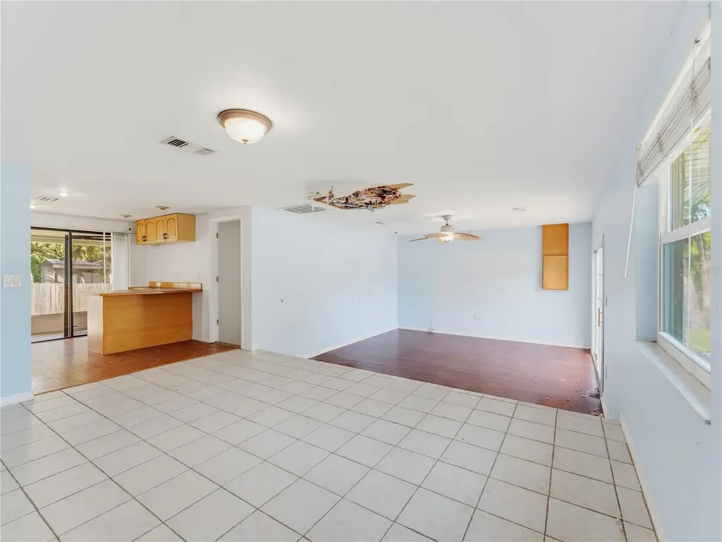 1116 E Oakwood Street Tarpon Springs FL 34689