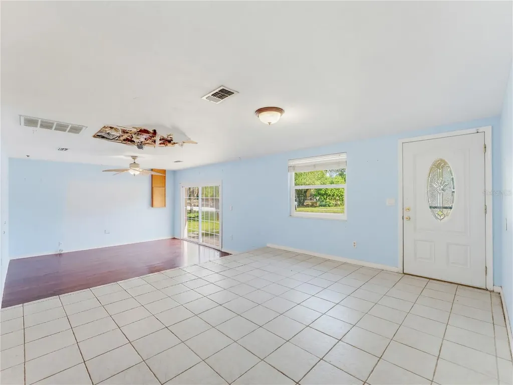 1116 E Oakwood Street Tarpon Springs FL 34689