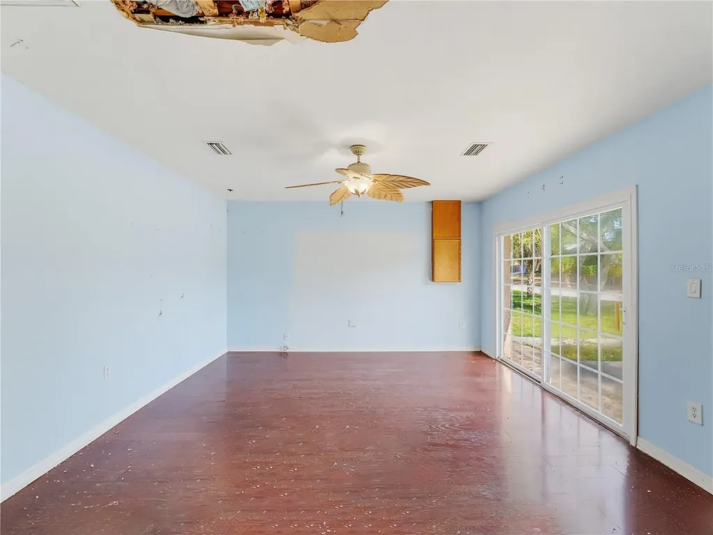 1116 E Oakwood Street Tarpon Springs FL 34689