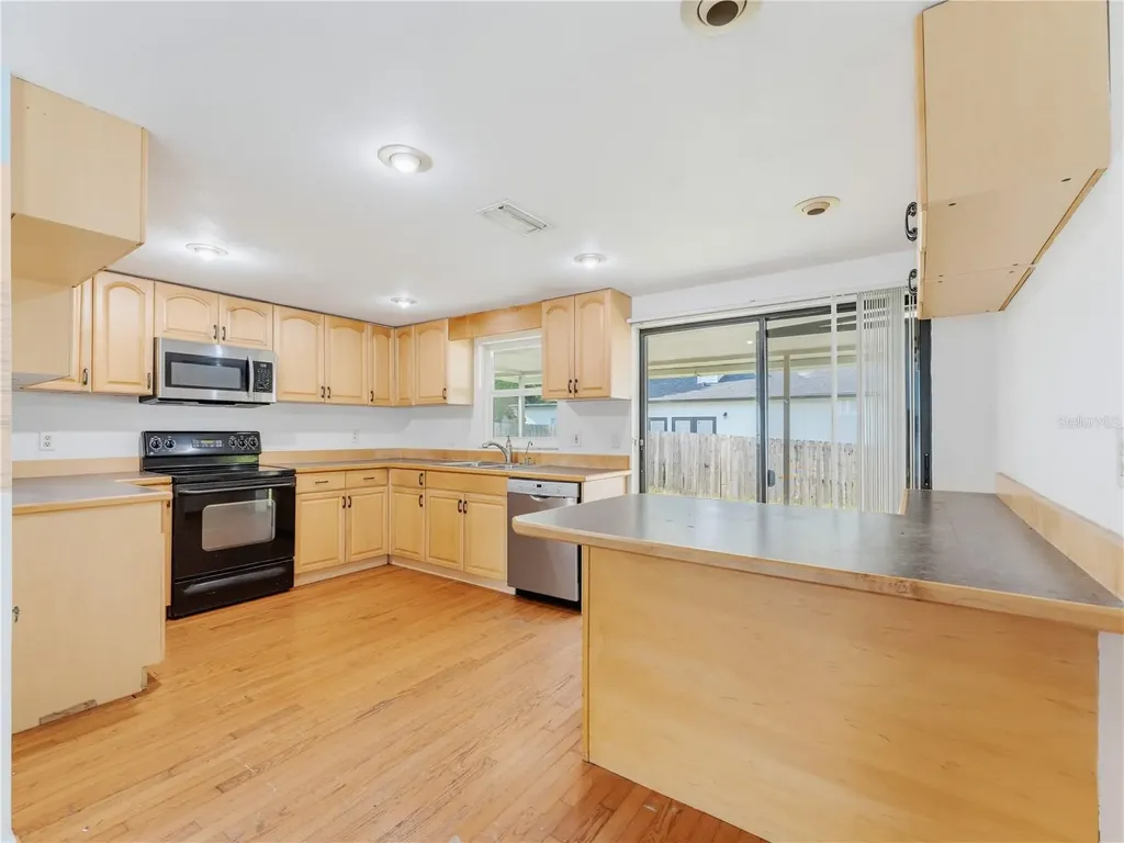 1116 E Oakwood Street Tarpon Springs FL 34689