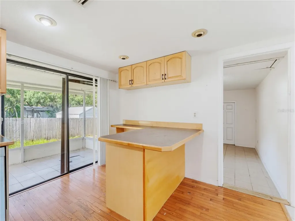 1116 E Oakwood Street Tarpon Springs FL 34689