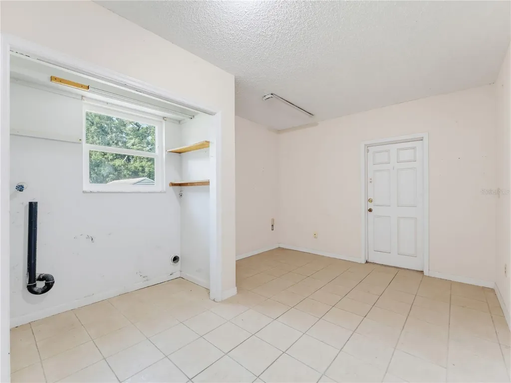 1116 E Oakwood Street Tarpon Springs FL 34689