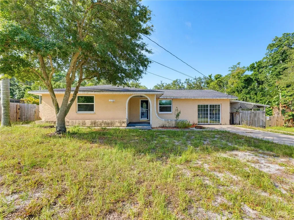 1116 E Oakwood Street Tarpon Springs FL 34689
