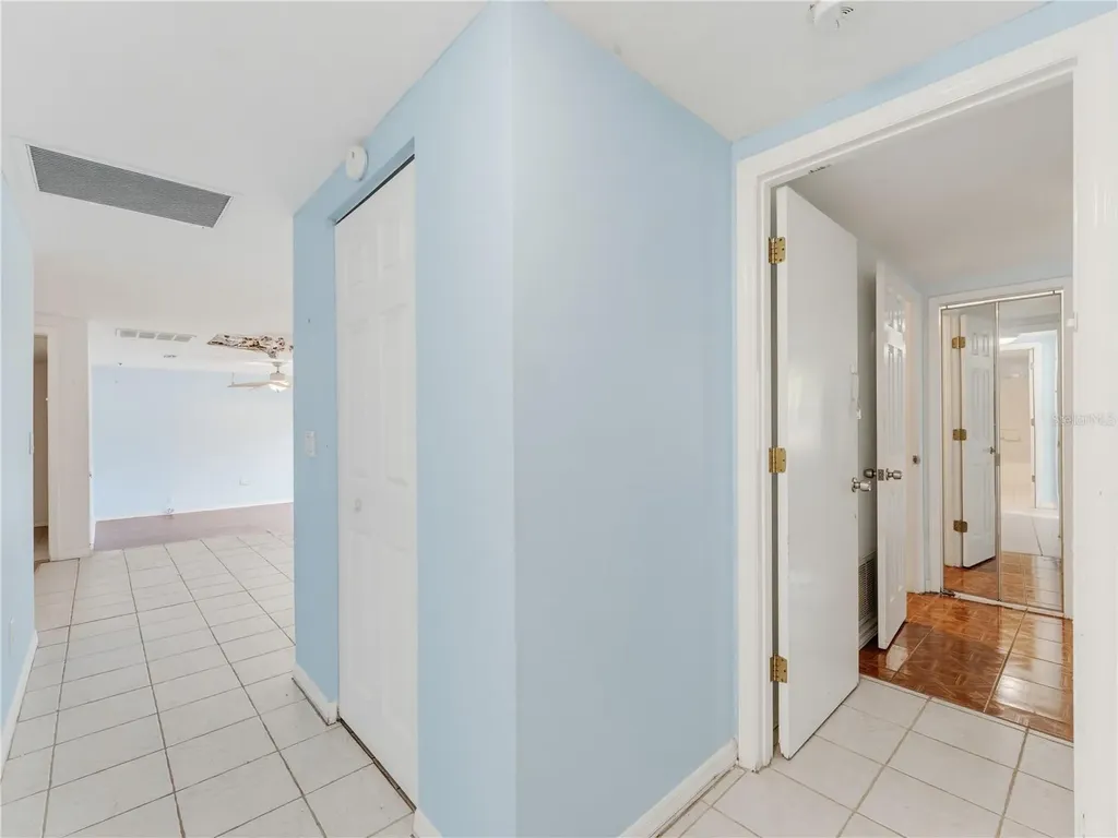 1116 E Oakwood Street Tarpon Springs FL 34689