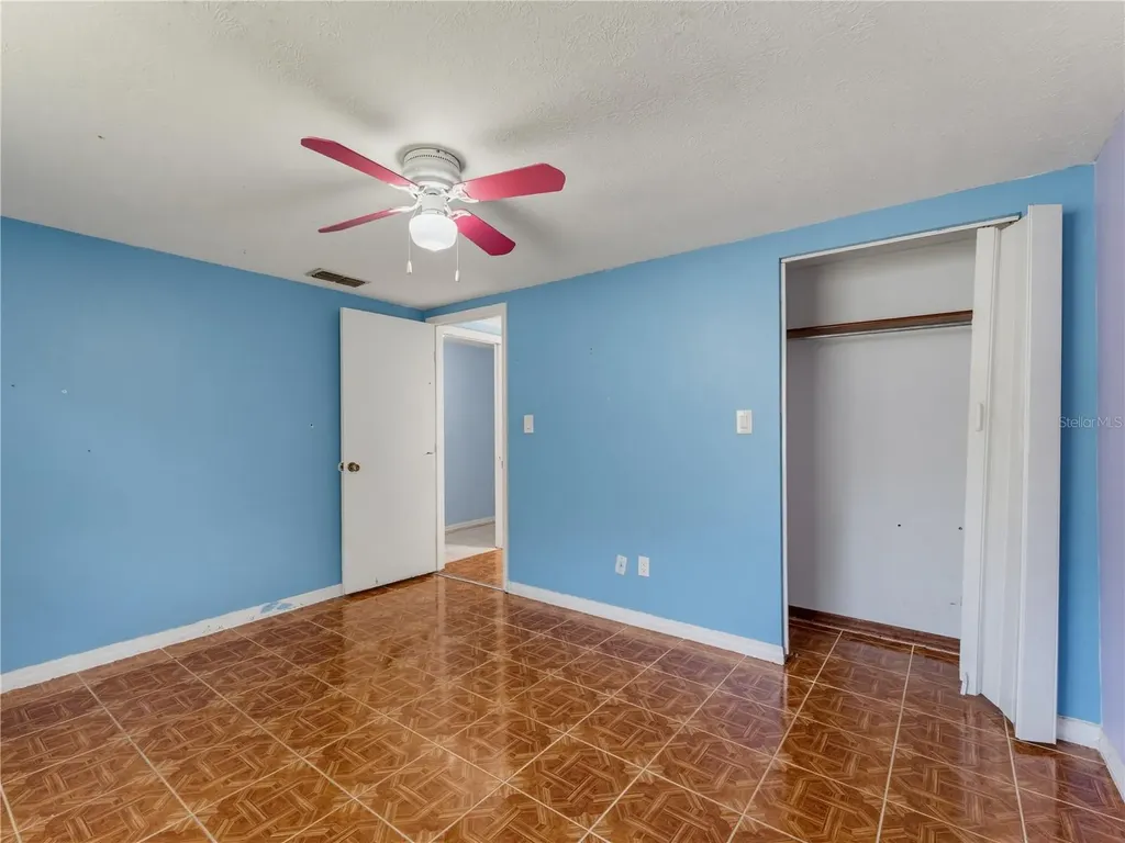 1116 E Oakwood Street Tarpon Springs FL 34689
