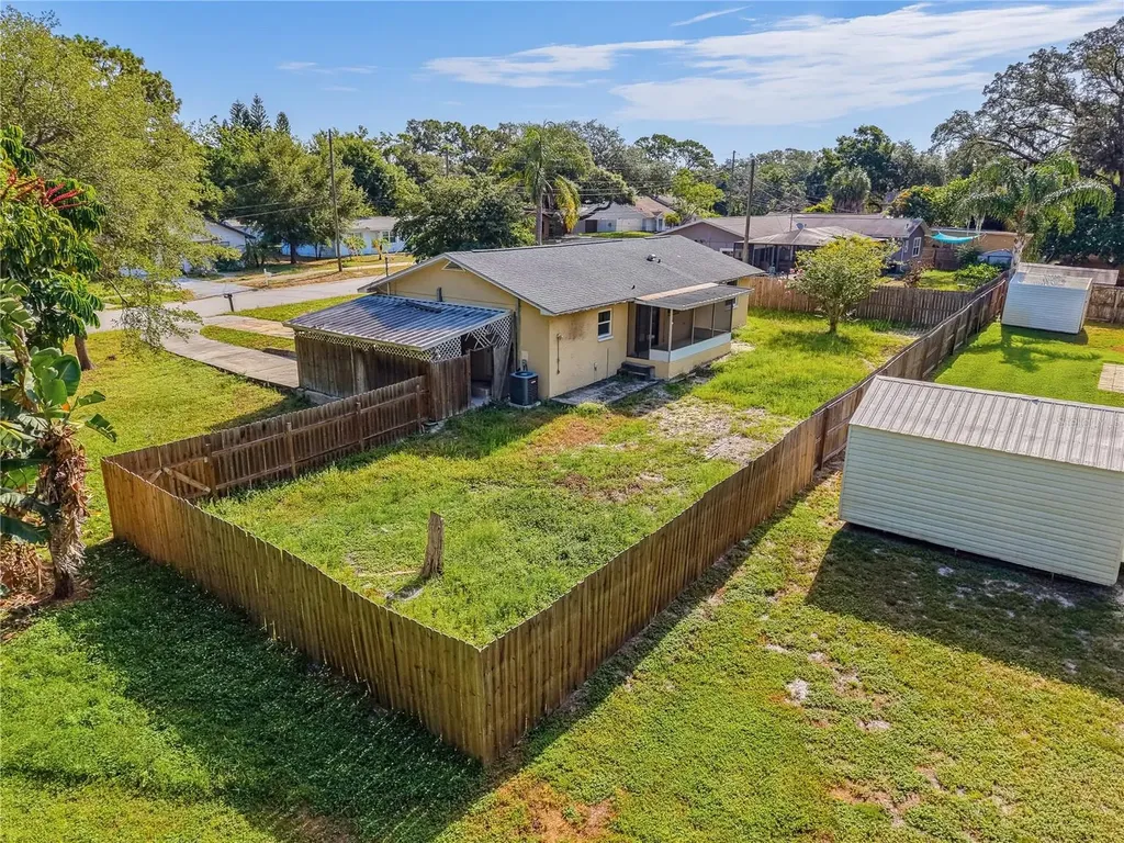 1116 E Oakwood Street Tarpon Springs FL 34689