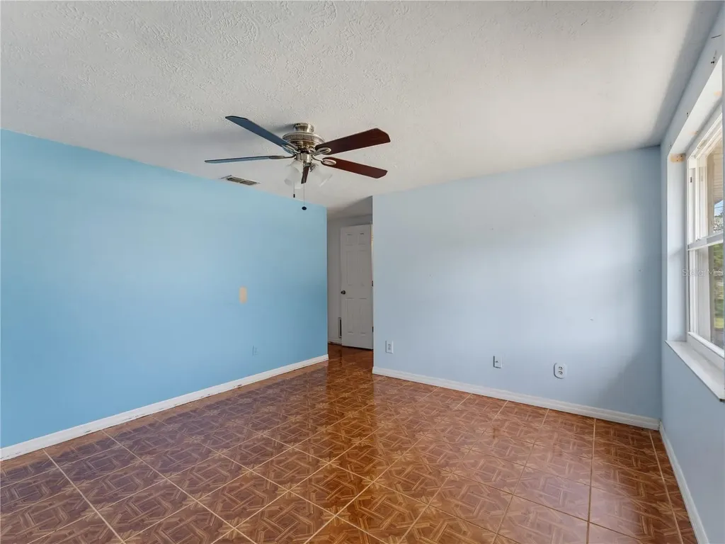 1116 E Oakwood Street Tarpon Springs FL 34689