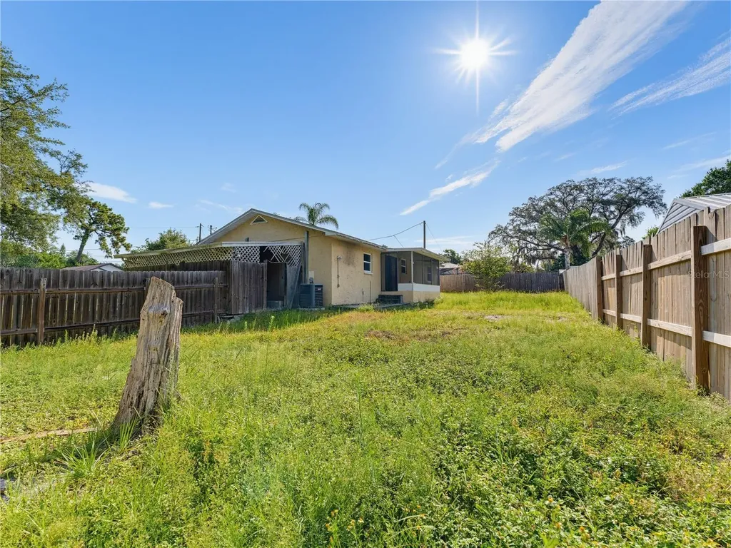 1116 E Oakwood Street Tarpon Springs FL 34689