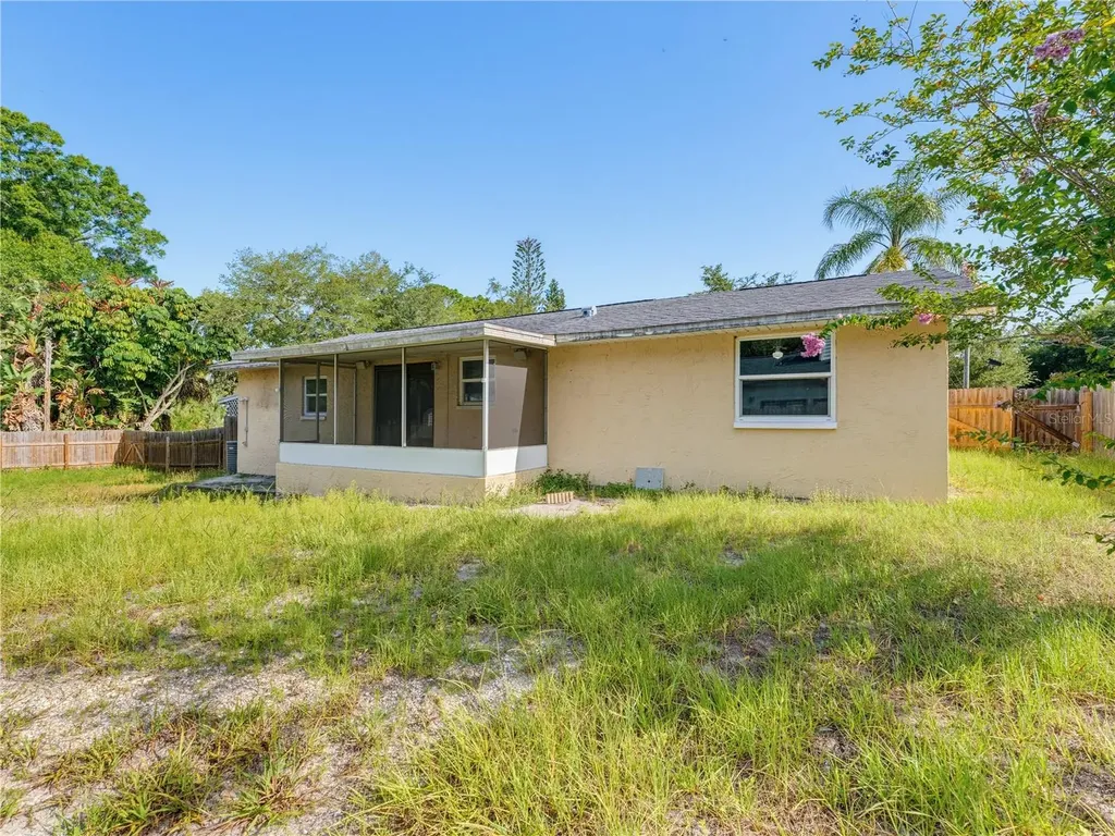 1116 E Oakwood Street Tarpon Springs FL 34689