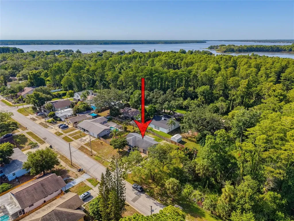 1116 E Oakwood Street Tarpon Springs FL 34689