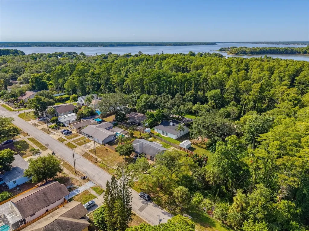 1116 E Oakwood Street Tarpon Springs FL 34689