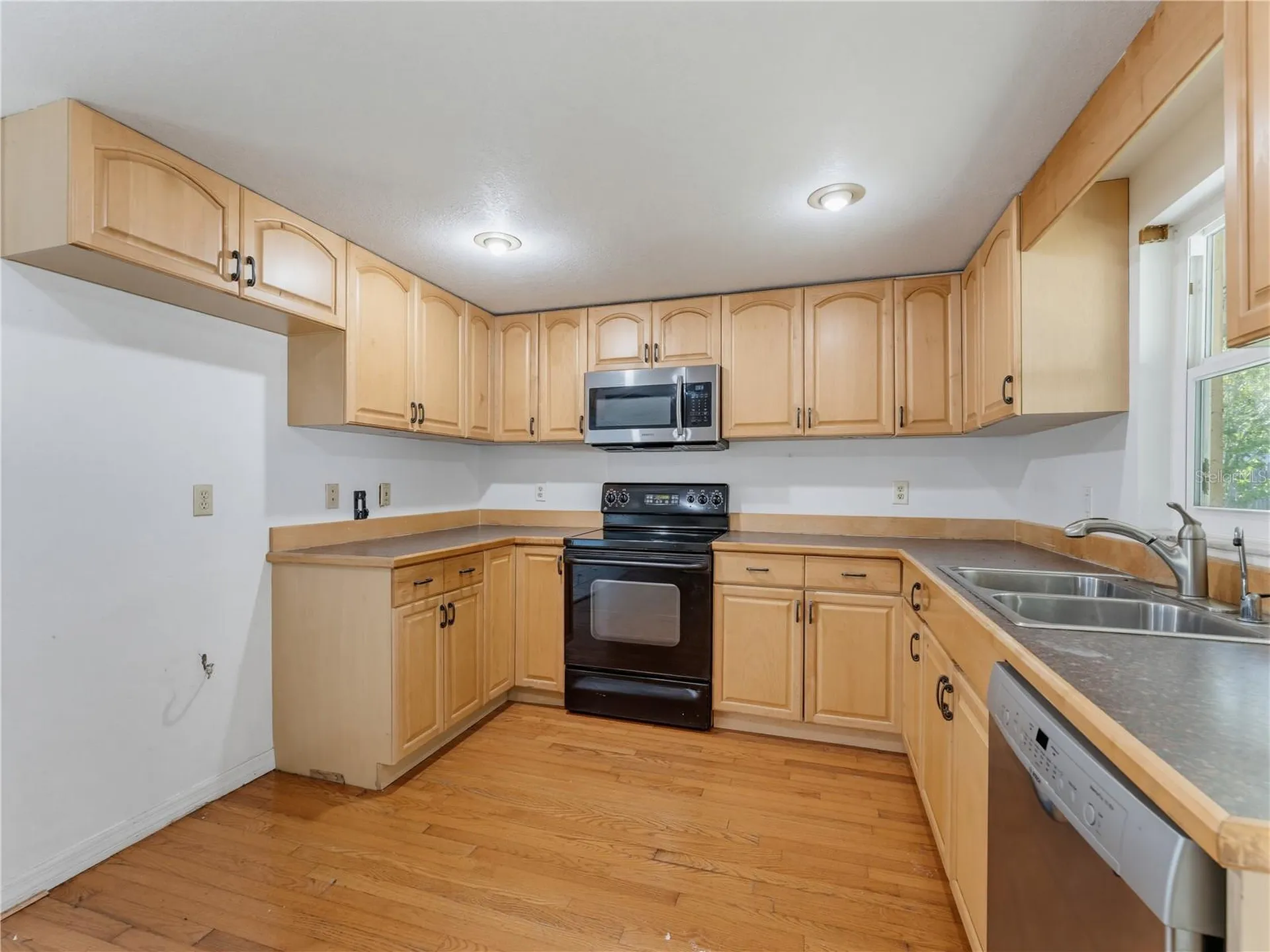 1116 E Oakwood Street Tarpon Springs FL 34689