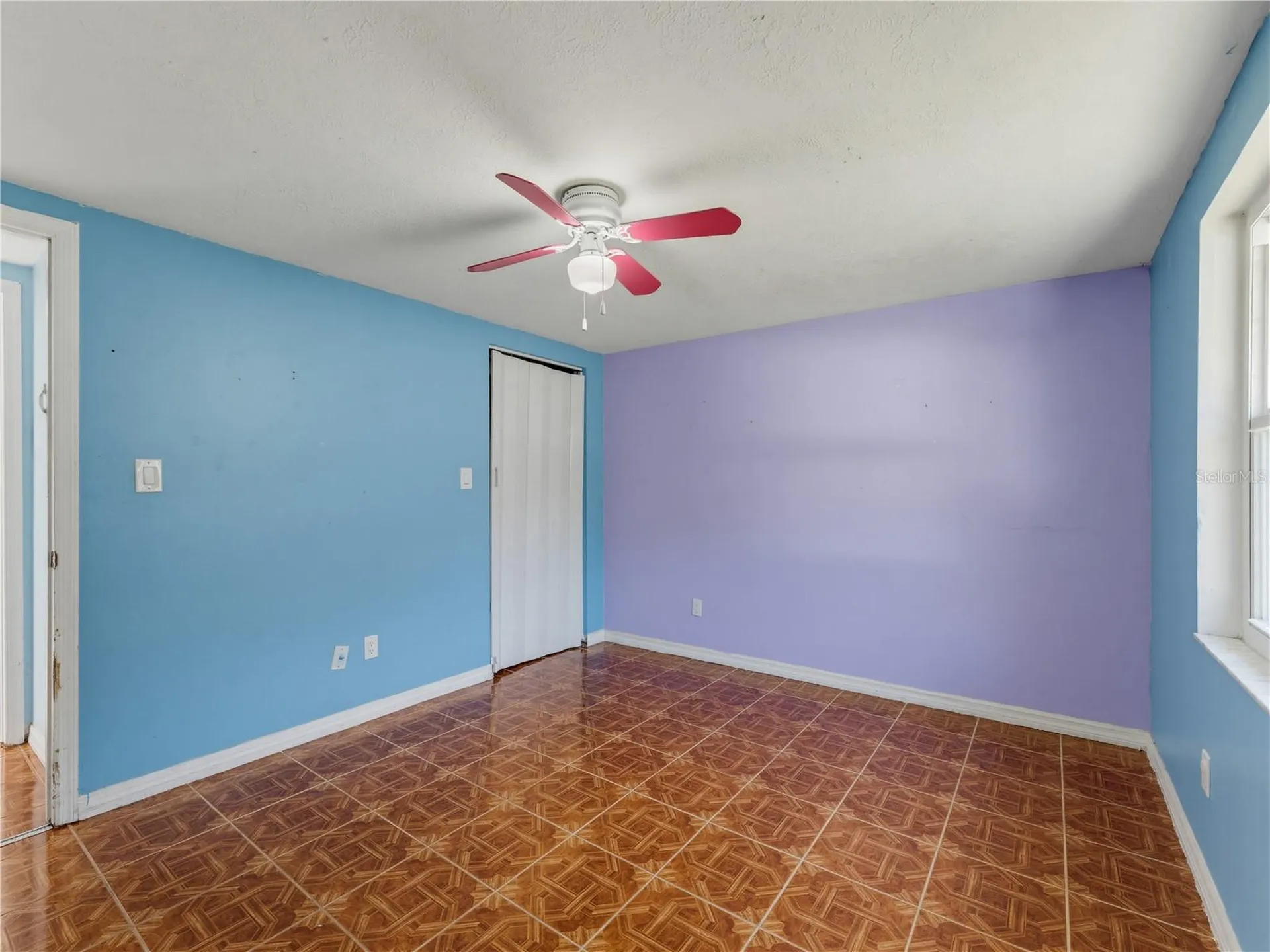 1116 E Oakwood Street Tarpon Springs FL 34689