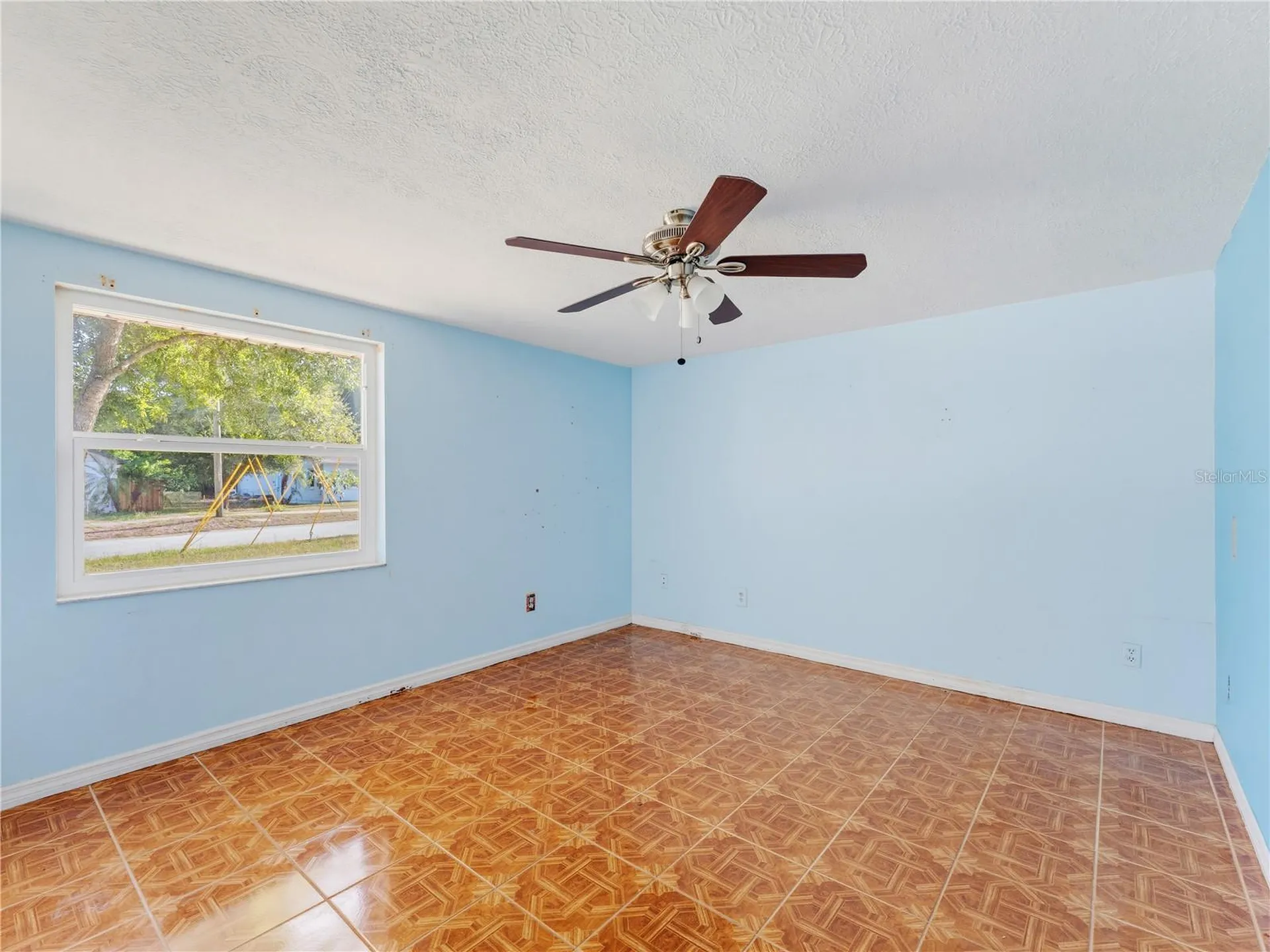 1116 E Oakwood Street Tarpon Springs FL 34689