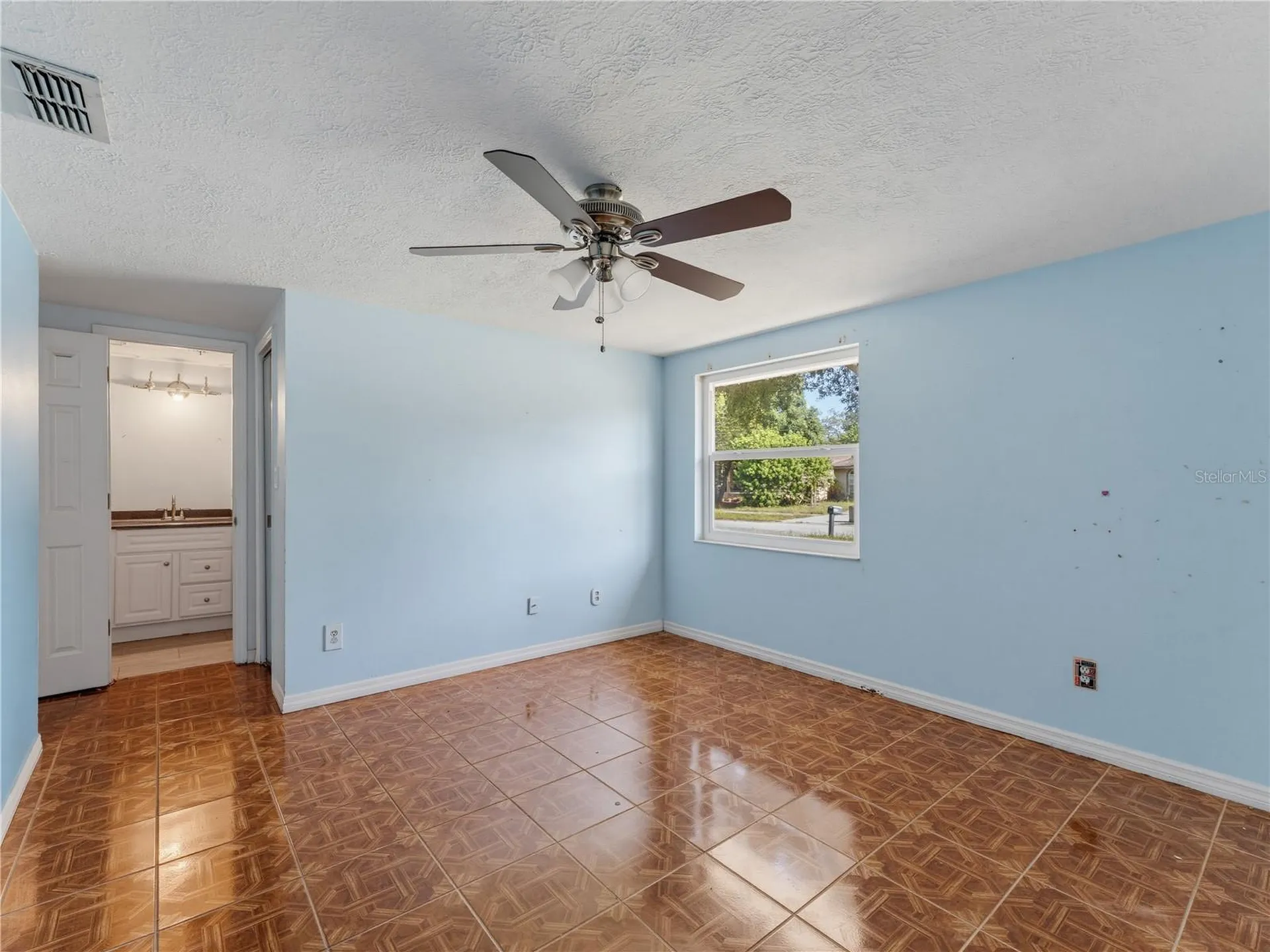 1116 E Oakwood Street Tarpon Springs FL 34689