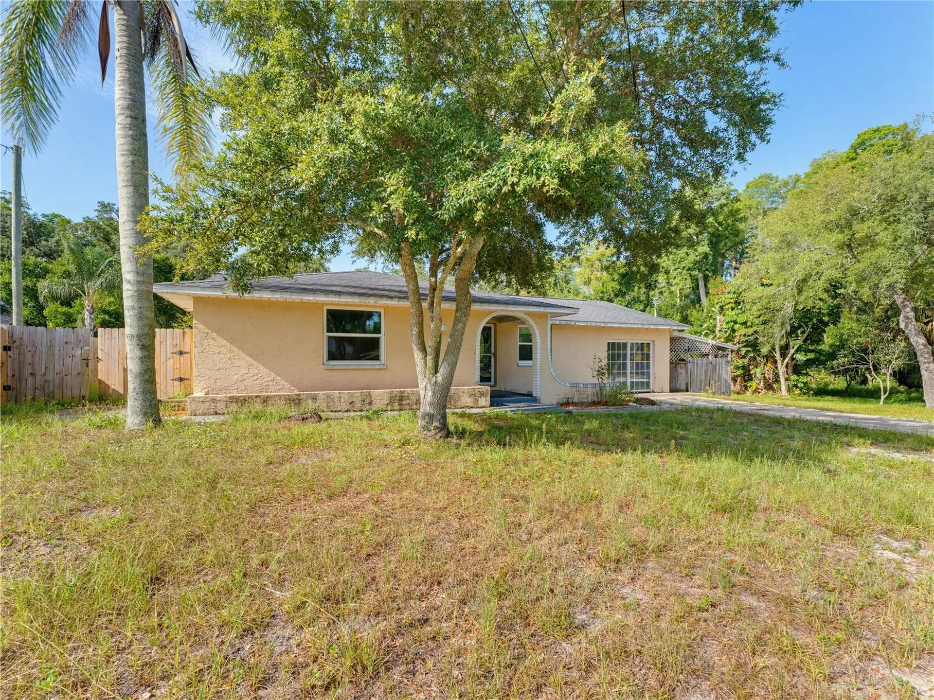 1116 E Oakwood Street Tarpon Springs FL 34689