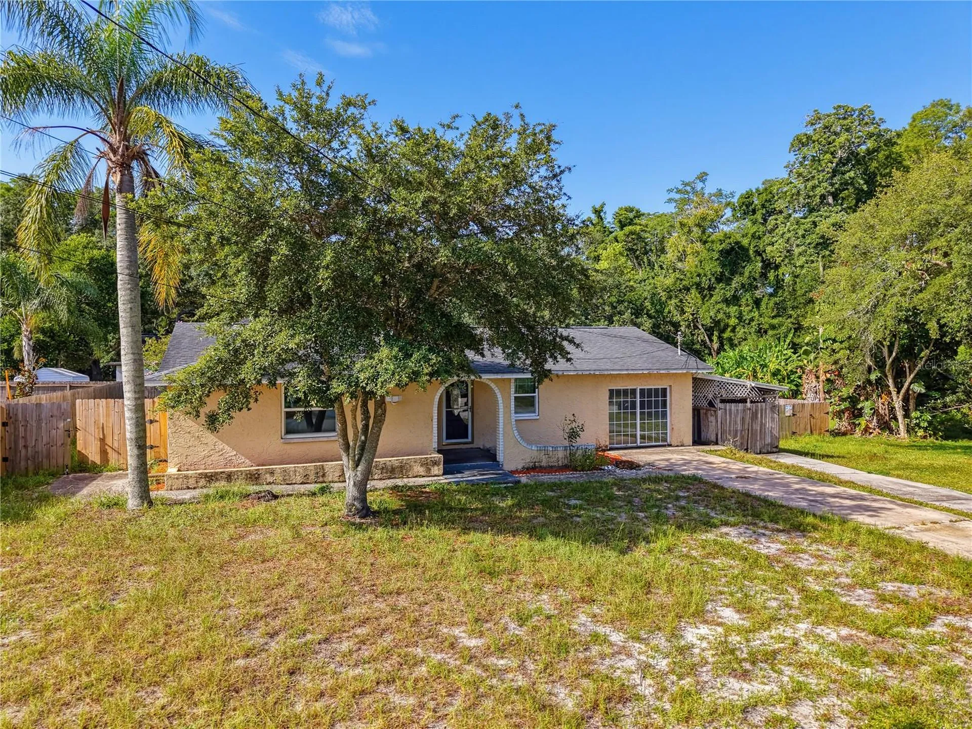 1116 E Oakwood Street Tarpon Springs FL 34689