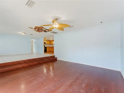 1116 E Oakwood Street Tarpon Springs FL 34689