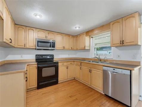 1116 E Oakwood Street Tarpon Springs FL 34689