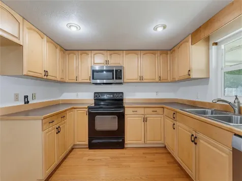 1116 E Oakwood Street Tarpon Springs FL 34689