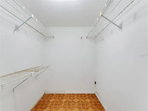 1116 E Oakwood Street Tarpon Springs FL 34689