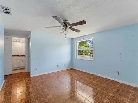 1116 E Oakwood Street Tarpon Springs FL 34689