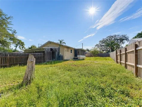1116 E Oakwood Street Tarpon Springs FL 34689