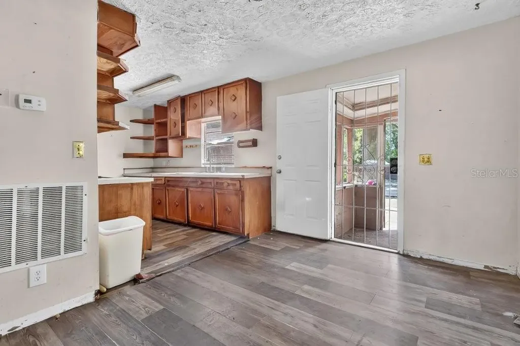 2110 James Drive Oviedo FL 32765