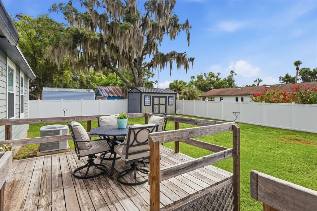 47 Davis Avenue Umatilla FL 32784