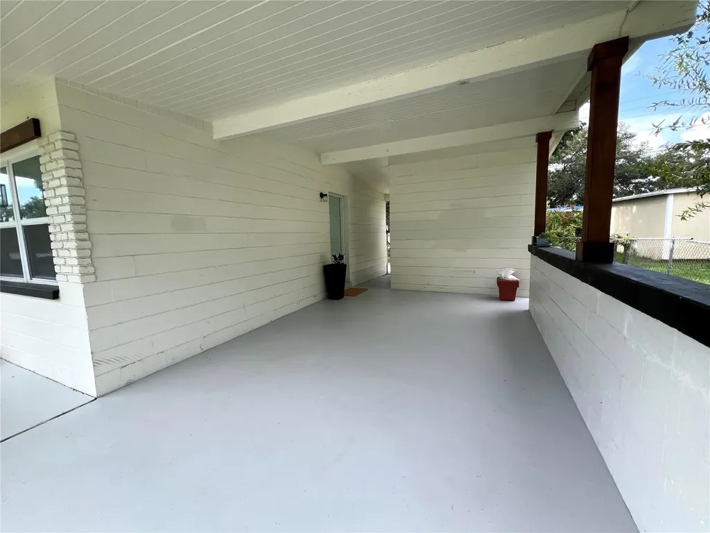 2004 E Broad Street Tampa FL 33610