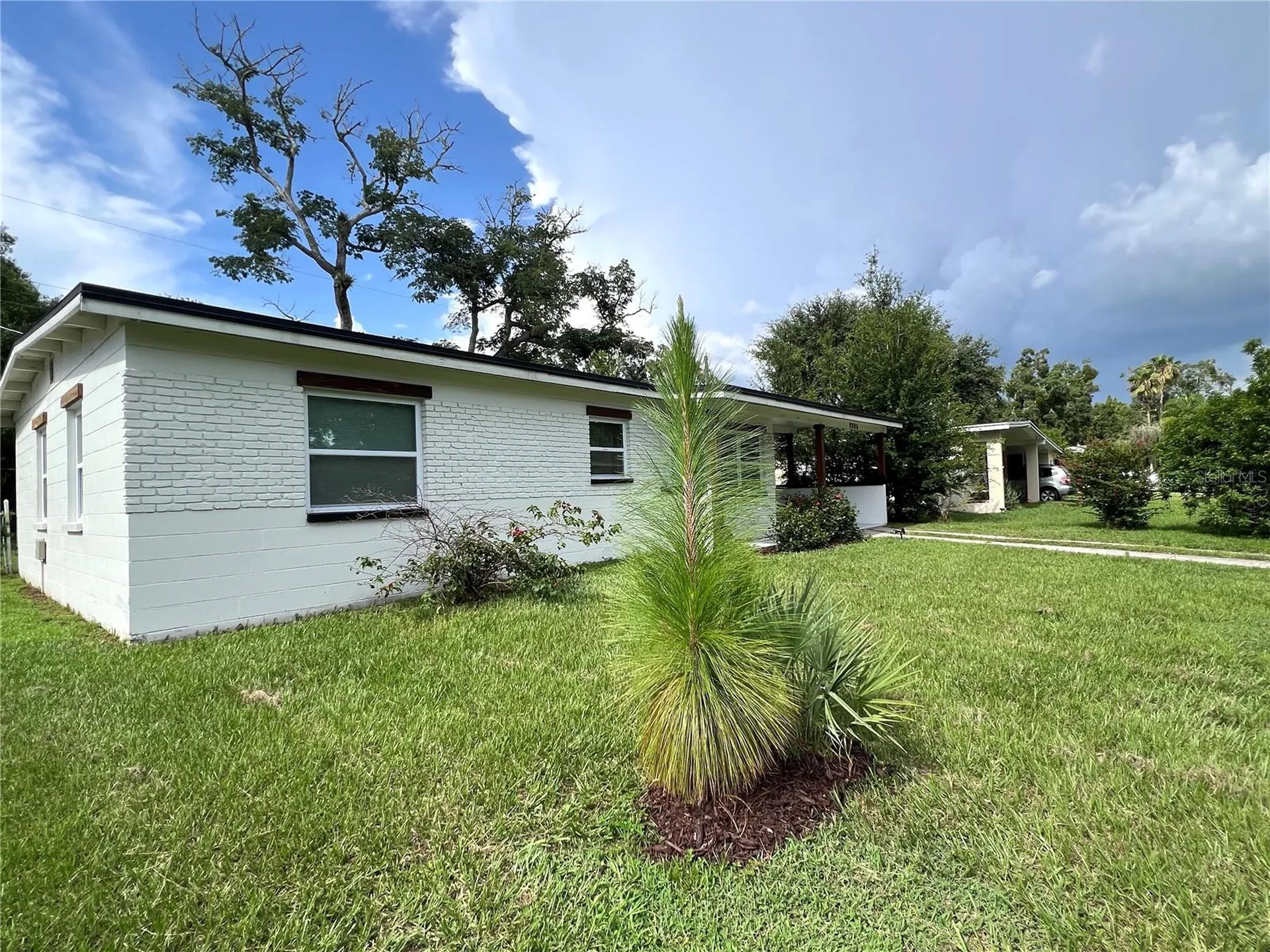 2004 E Broad Street Tampa FL 33610