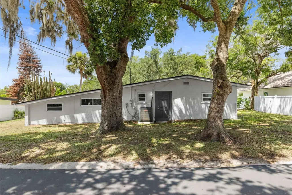 1375 Lake Drive Casselberry FL 32707