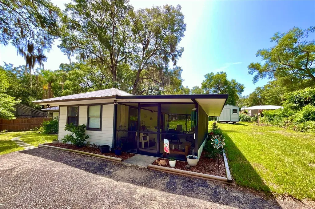 468 28th Way Melrose FL 32666