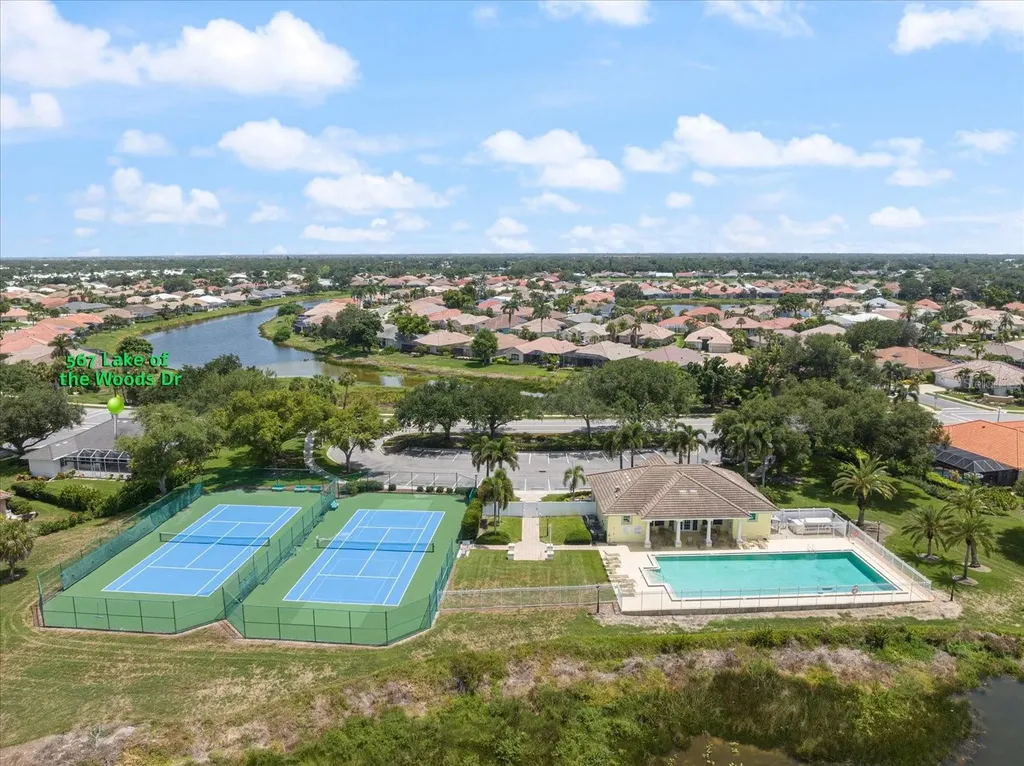 567 Lake Of The Woods Drive Venice FL 34293