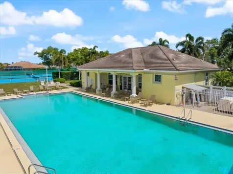 567 Lake Of The Woods Drive Venice FL 34293