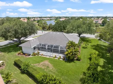 567 Lake Of The Woods Drive Venice FL 34293