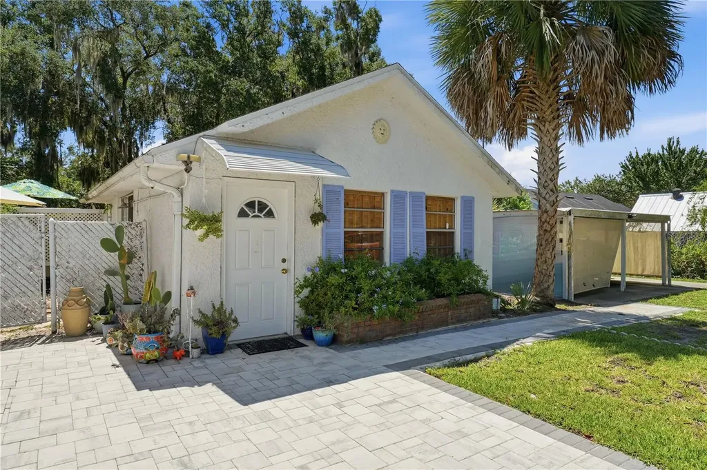 206 E 9th Avenue Mount Dora FL 32757