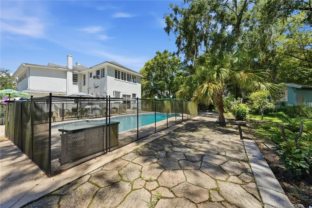 206 E 9th Avenue Mount Dora FL 32757