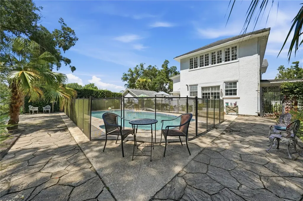 206 E 9th Avenue Mount Dora FL 32757