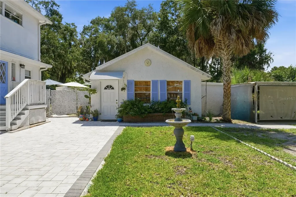 206 E 9th Avenue Mount Dora FL 32757