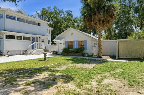 206 E 9th Avenue Mount Dora FL 32757