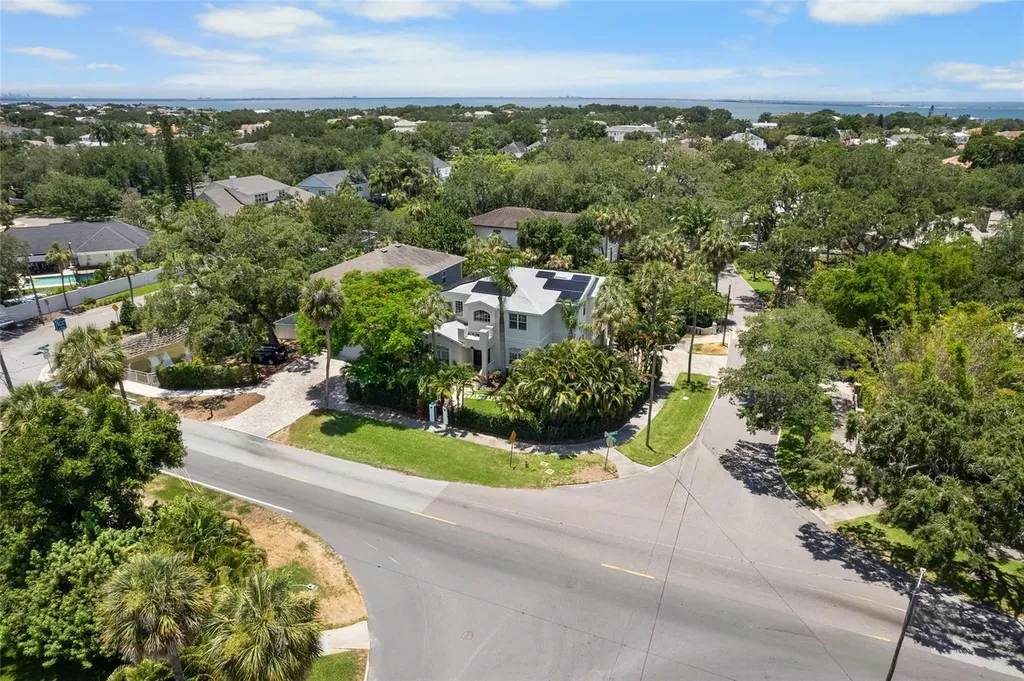 4802 W Beachway Drive Tampa FL 33609