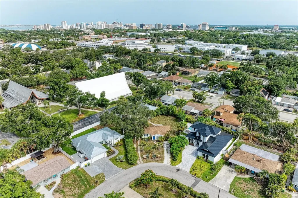 1300 Loma Linda Court Sarasota FL 34239